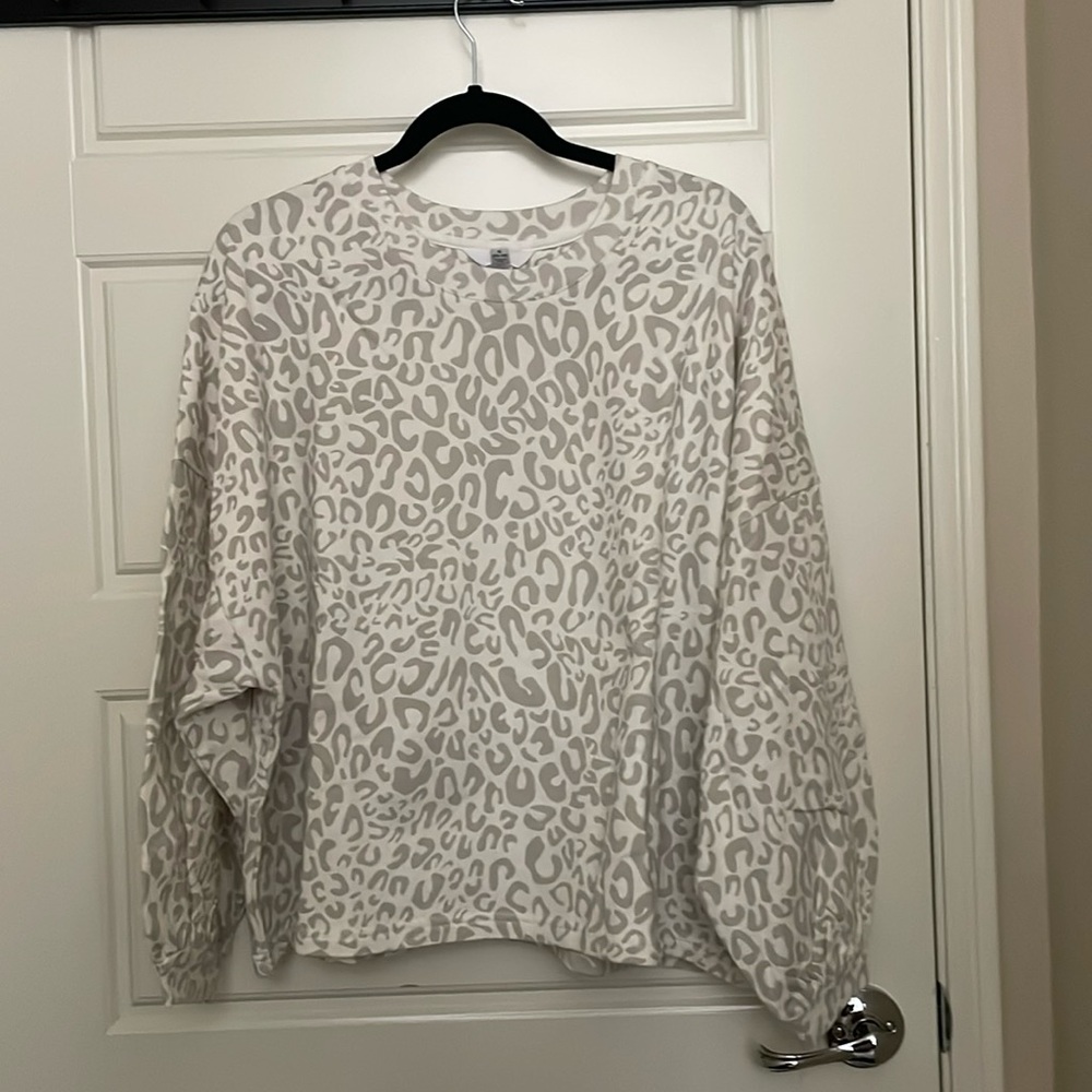 Time and Tru Balloon Sleeve Leopard Crewneck- Cream